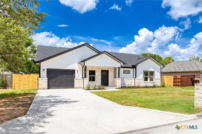 /international/us/907-fannin-street-lockhart-tx-110100946861/