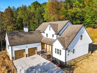 /international/us/6897-county-road-15-chesapeake-oh-110102491554/