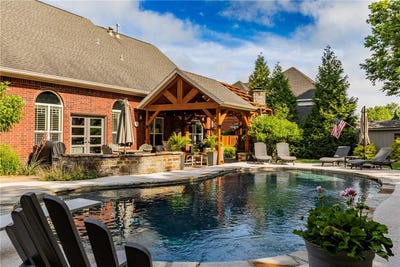 /international/us/200-nw-yukon-trail-bentonville-ar-110108348471/