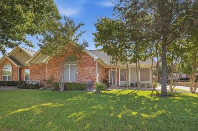 /international/us/6153-welden-court-fort-worth-tx-110110218495/