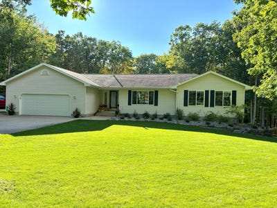 /international/us/10603-tall-oaks-court-roscommon-mi-110107205032/