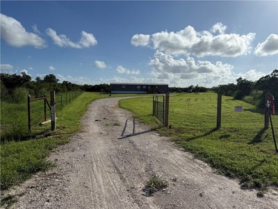 /international/us/7470-corrigan-ranch-dr-skidmore-tx-110108504901/