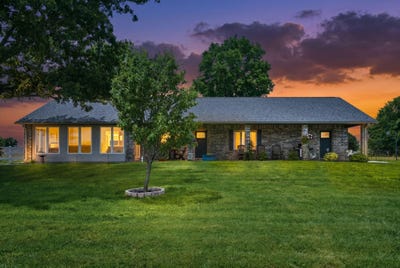 /international/us/4609-s-163rd-road-bolivar-mo-110108959698/