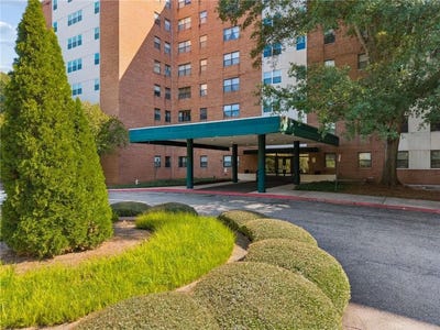 /international/us/2965-pharr-court-s-nw-atlanta-ga-110120770808/