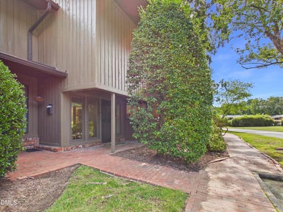 /international/us/1407-oak-tree-drive-chapel-hill-nc-110110213960/