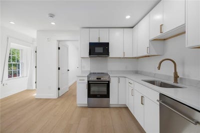 /international/us/04-melrose-street-east-greenwich-ri-110108297811/