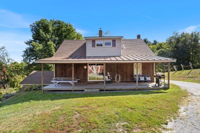 /international/us/971-high-street-gardiner-me-110109961222/