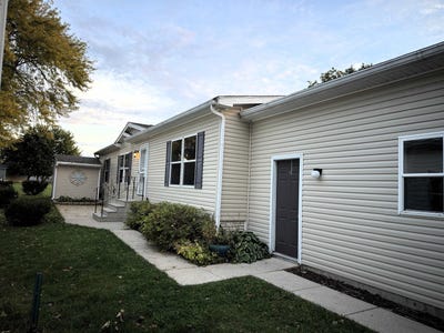 /international/us/373-elder-lane-belvidere-il-110120836028/