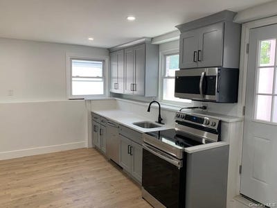 /international/us/25-jerome-street-lindenhurst-ny-110109066736/