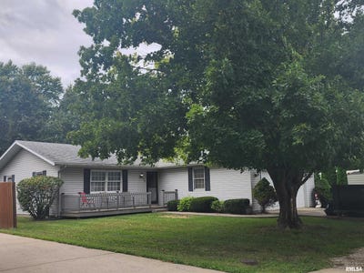 /international/us/209-n-4th-street-mechanicsburg-il-110119948548/