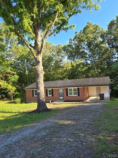 /international/us/307-hunter-road-brookneal-va-110108257660/