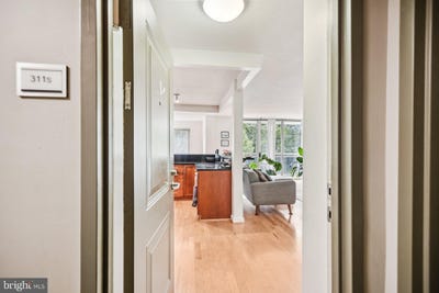/international/us/7333-new-hampshire-avenue-takoma-park-md-110100452827/?lang=en