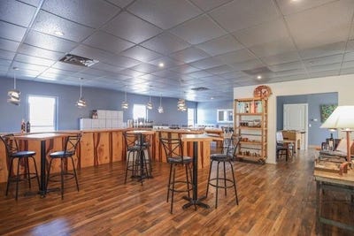 /international/us/448-main-street-murphys-ca-110099024957/