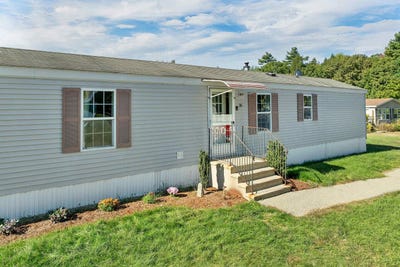 /international/us/26-goldrush-lane-rochester-nh-110110355630/