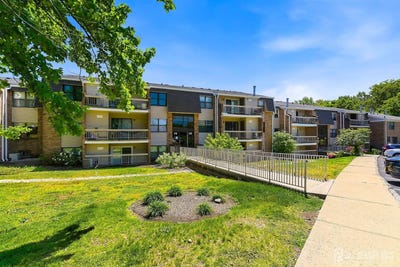 /international/us/324-sharon-garden-court-woodbridge-proper-nj-110107881110/