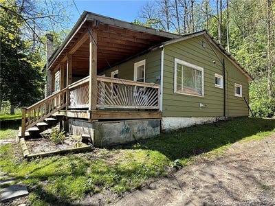 /international/us/5551-maiden-lane-millport-ny-110108296891/