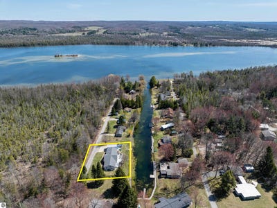/international/us/6001-n-silver-pines-drive-bellaire-mi-110099000101/?lang=zh-tw