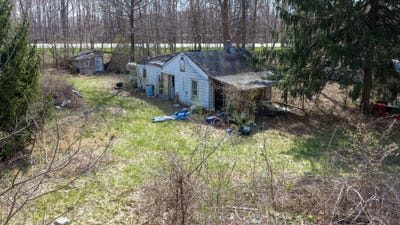 /international/us/17859-behner-road-new-buffalo-mi-110107210605/