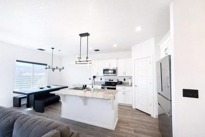 /international/us/543-s-stewart-creek-washington-ut-110106700913/