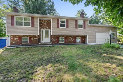 /international/us/17-ichabod-lane-ballston-spa-ny-110109927965/