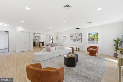 /international/us/15-melrose-lane-willingboro-nj-110108386393/