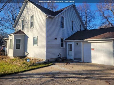 /international/us/411-center-street-ceylon-mn-110103719846/
