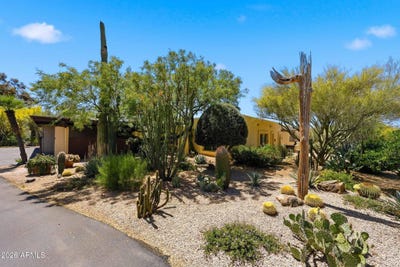 /international/us/37801-n-cave-creek-road-cave-creek-az-110107383093/