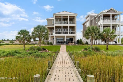 /international/us/216-radio-island-road-morehead-city-nc-110110364950/