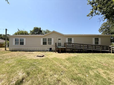 /international/us/90-2nd-street-honey-grove-tx-110109582149/