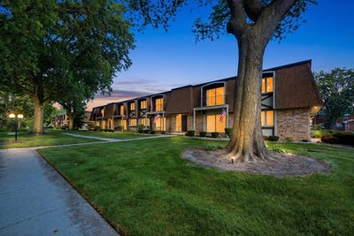 /international/us/12750-carriage-lane-crestwood-il-110109772028/