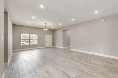 /international/us/706-poinsettia-drive-lancaster-tx-110108492491/