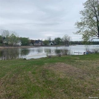 /international/us/16126-scenic-view-drive-linden-mi-110101395793/