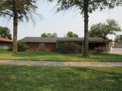 /international/us/1104-e-2nd-ave-hutchinson-ks-110104605394/