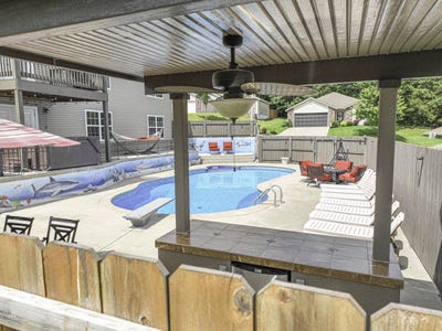/international/us/440-spring-meadow-parkway-branson-mo-110100379390/