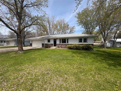 /international/us/464-main-street-e-richmond-mn-110107966073/