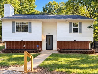 /international/us/500-jefferson-manor-drive-forest-va-110120135557/