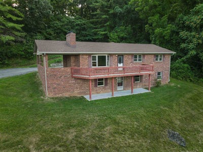 /international/us/808-summer-road-blacksburg-va-110109103232/