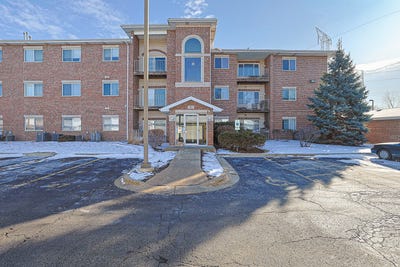 /international/us/881-n-swift-road-addison-il-110107210747/