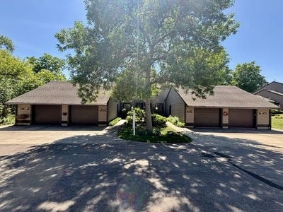/international/us/120-glenview-court-janesville-wi-110107655927/