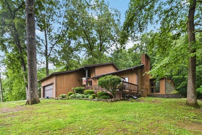 /international/us/230-whispering-oaks-drive-somerset-ky-110108227625/