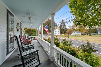 /international/us/209-main-street-deep-river-ct-110108478476/