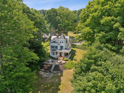 /international/us/74-middle-street-hallowell-me-110100898341/?lang=en
