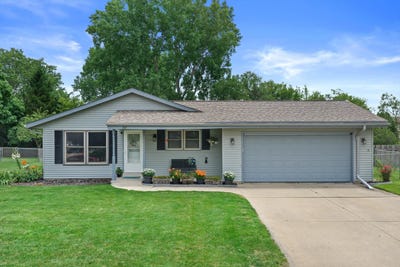 /international/us/307-n-7th-st-waterford-wi-110109163474/