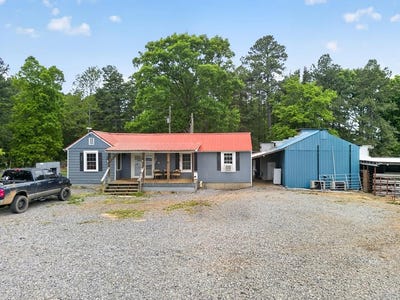 /international/us/1040-deuprees-store-rd-drakes-branch-va-110107656651/