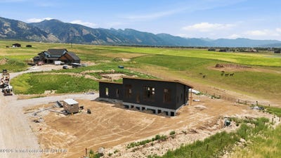 /international/us/30-clyde-circle-freedom-wy-110109455191/