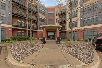 /international/us/150-e-travelers-trail-burnsville-mn-110100268351/