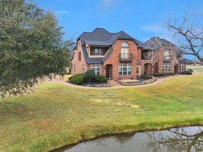 /international/us/2200-herons-nest-drive-granbury-tx-110106223881/