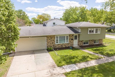 /international/us/425-lisa-lane-streamwood-il-110107957043/