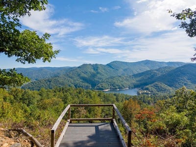 /international/us/4017-canada-rd-tuckasegee-nc-110120465995/