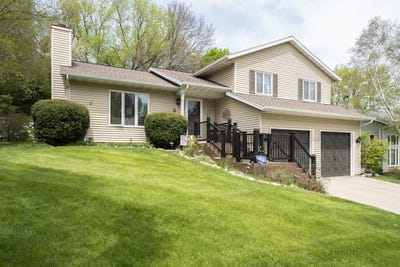 /international/us/204-cambridge-ave-waukesha-wi-110107777779/